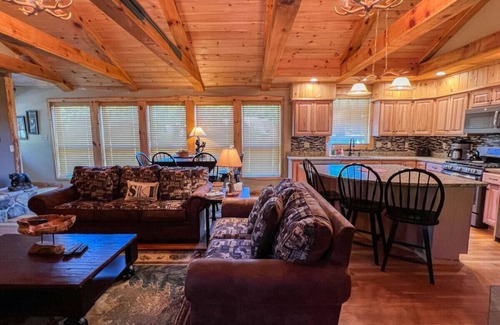North Conway Cabin | The Cranmore Mountain Cabin | Walk to North Conway