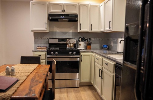 Mount Marion Apartment | The Creek House - Secluded Stay 10min to Woodstock & Saugerties