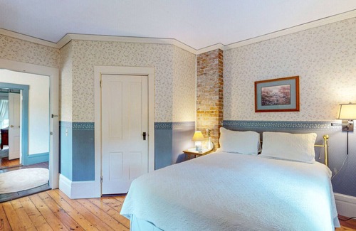 Hancock Point Bed & Breakfast | The Crocker House Country Inn (Rm 3)