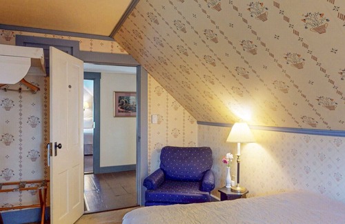 Hancock Point Bed & Breakfast | The Crocker House Country Inn (Rm 9)