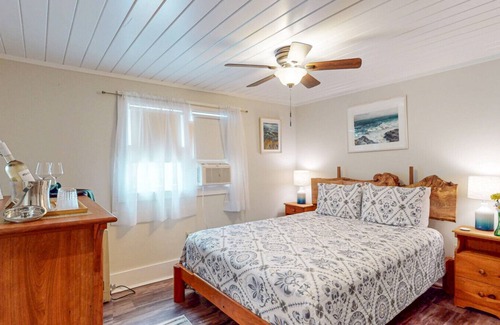 Hancock Point Bed & Breakfast | The Crocker House Country Inn (Rm 11)
