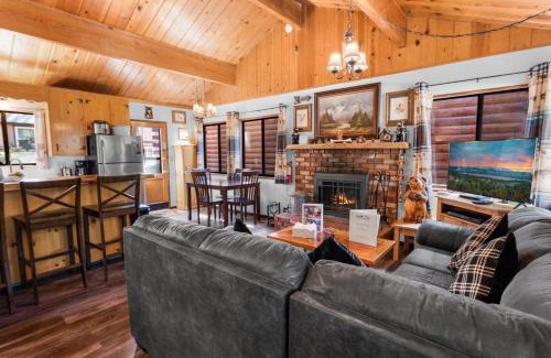 Big Bear Lake House | The Cuddle Inn - True feeling of a great cabin! Beautiful and homey! Walking distance to the lake!