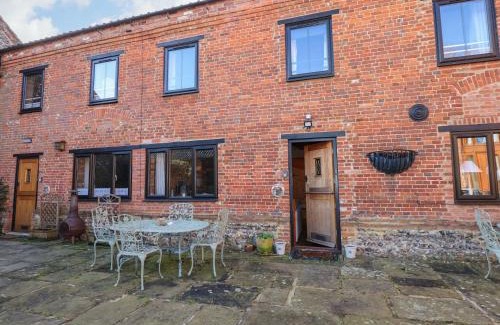 Fakenham House | The Dairy Barn