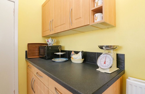 Newton Stewart Cottage | THE DAIRY COTTAGE, pet friendly, with hot tub in Whithorn