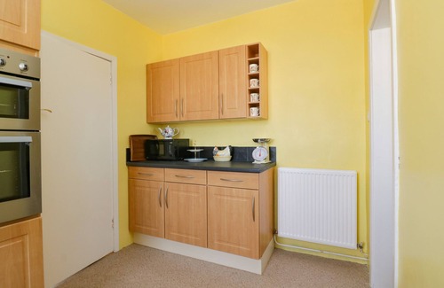 Newton Stewart Cottage | THE DAIRY COTTAGE, pet friendly, with hot tub in Whithorn