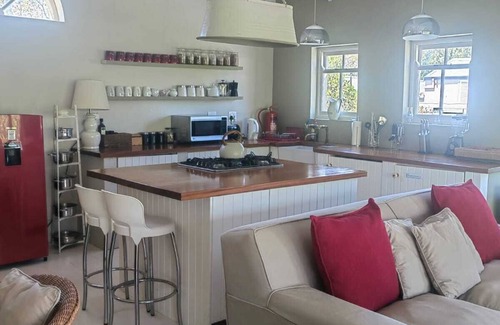 Franschhoek House | "The Deck & Hull @ Ku'ulani Corner, 2-bedroom, large mountain view deck