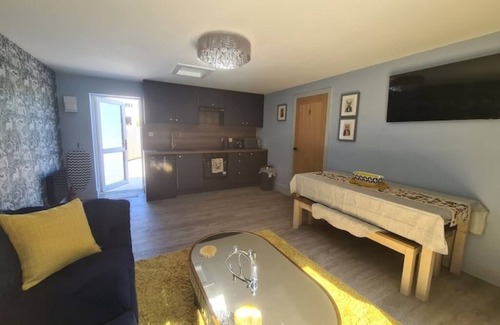 Rowrah Apartment | The Den, a boutique retreat for a family of 4