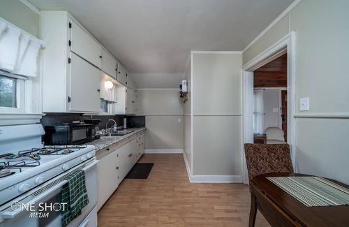 Sayles Blvd. Area Apartment | The Den in the heart of Abilene.
