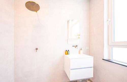Schiedam Bed & Breakfast | The Den Newly Build Apartment 7-Minutes From Rotterdam City Central Station app2
