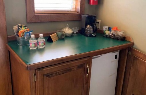 Marshfield Cabin | The Dickey House, Prairie Suite