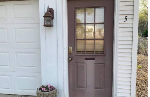 Marshfield Cabin | The Dickey House, Prairie Suite