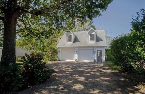 Marshfield Cabin | The Dickey House, Prairie Suite
