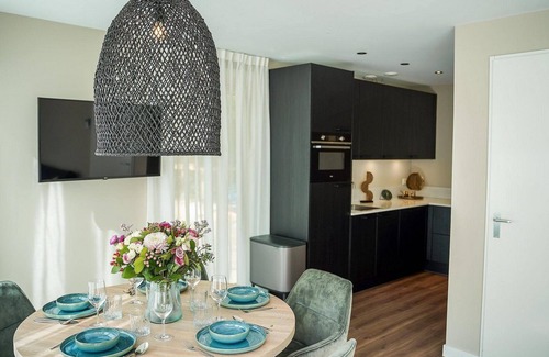 Wekerom House | The distinctive Nature Villas are suitable for up to 5 people and offer extra comfort with a private hot tub. The villas feature 2 bedrooms with en-suite bathrooms including toilets and an additional separate toilet, spread over 2 floors.
