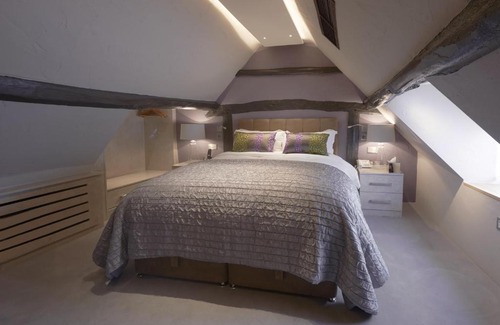 Medmenham Bed & Breakfast | The Dog and Badger