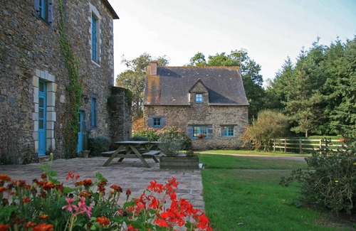 Riaille House | The Domaine des Forges offers the gite du Bocqueur covered and heated swimming pool