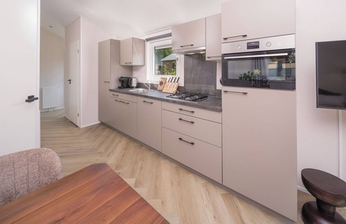 Lieren House | The Doornenburg Lodge offers a comfortable holiday home for 6 people with modern amenities and a private terrace in the Veluwe.