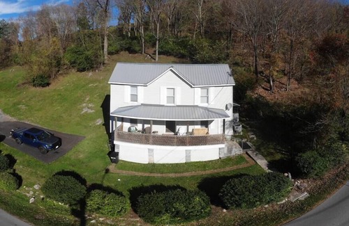 Tazewell House | The Dragon's Den - Upstairs Private Room 3