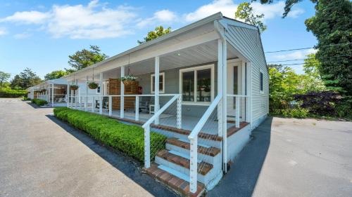 Hampton Bays Hotel | The Drake Inn