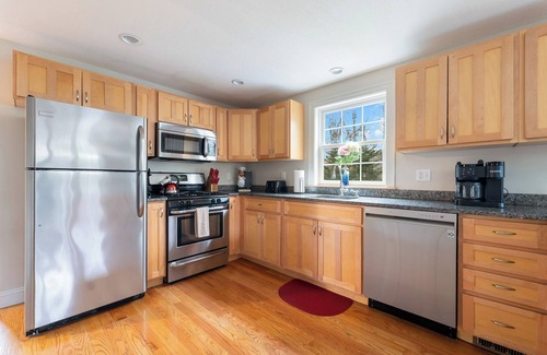 East Falmouth House | The Driftwood Home, 5 min from Mashpee Commons, AC
