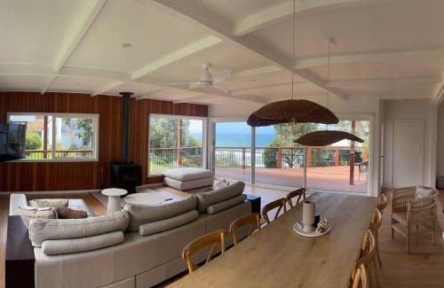 Lake Tyers Beach House | The Dunes *Beachfront* Lake Tyers Beach