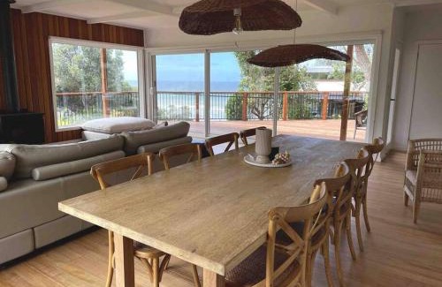 Lake Tyers Beach House | The Dunes *Beachfront* Lake Tyers Beach