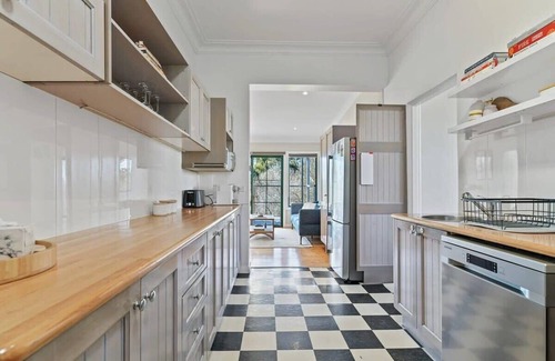 West Bathurst House | The Durham - Revamped 1930s Retreat, Pets Allowed