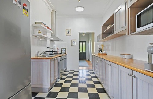 West Bathurst House | The Durham - Revamped 1930s Retreat, Pets Allowed