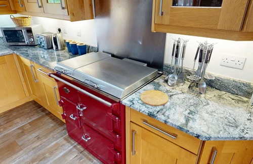 Grantown-on-Spey Cottage | The Eagle's Nest - large luxury lodge with hot tub, sauna and bbq hut