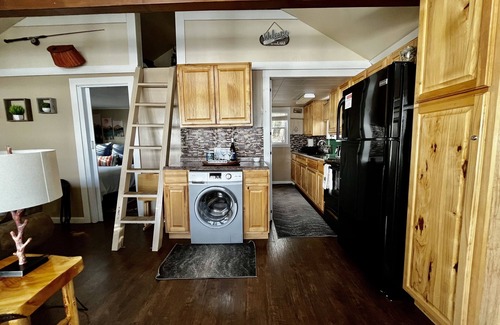 Hudson Cottage | The Eagles Nest! ☀Four Seaon Lakeside Retreat☀