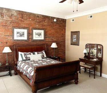 Louisiana Hotel | The Eagles Nest Inn