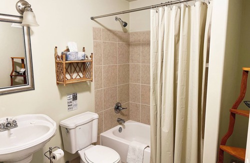 Louisiana Hotel | The Eagles Nest Inn
