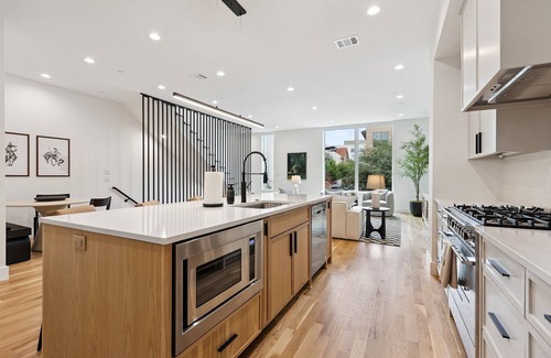 Oak Lawn House | The Eastwood Escape