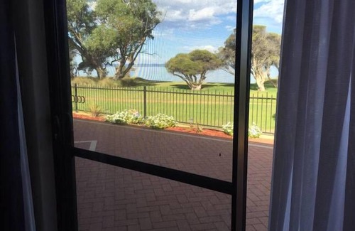 Falcon House | The Edge Estuary house