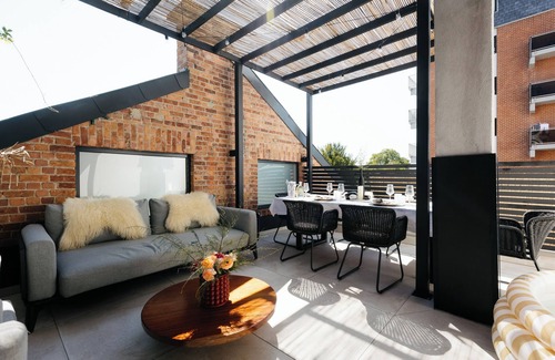 Jambes Apartment | The Edgewater Suites - Park View