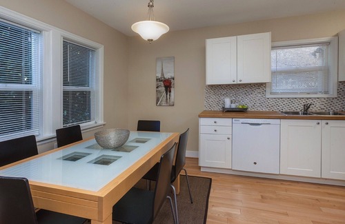 The Bowl of Edmonds House | The Edmonds Guest House Family Friendly