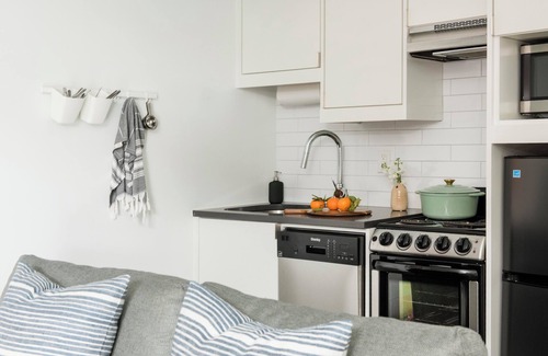 Poncey-Highland Apartment | ~The Elaine~ NEW ~Rooftop Terrace~