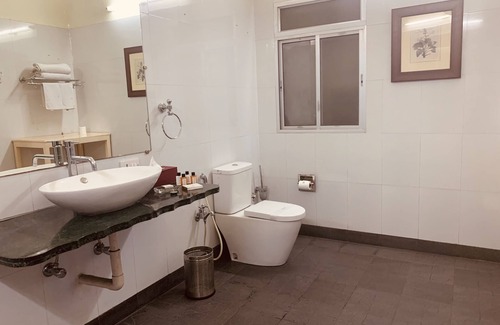 Dharmatala Hotel | The Elgin Fairlawn Kolkata