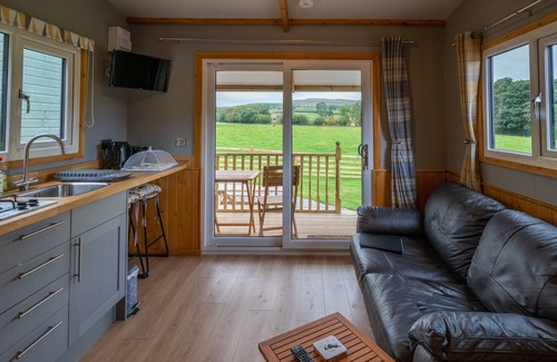 Kirkby Stephen Cabin | The Elm Shepod - Smardale Mill - Modern cosy glamping pod with amazing views, Sleeps 4 guests in 1 b