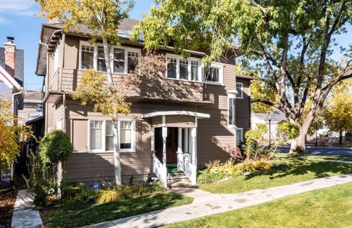 Lower Avenues Apartment | The Emerald Cabin - Historic Downtown Avenues Apt