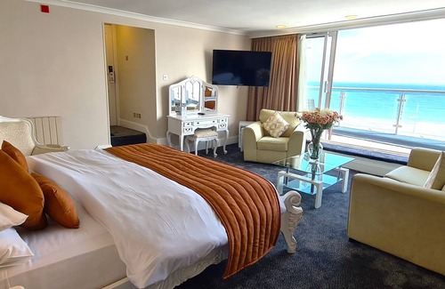 Douglas Hotel | The Empress Hotel