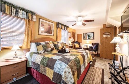 Hoffman Estates House | The Estates Private Rooms in our HOME