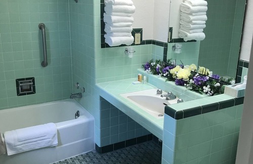 Pratt Hotel | The Evergreen Inn - Motel and RV Park