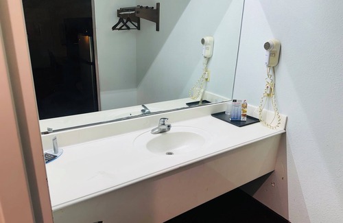 West Columbia Hotel | The Executive Inn & Suites
