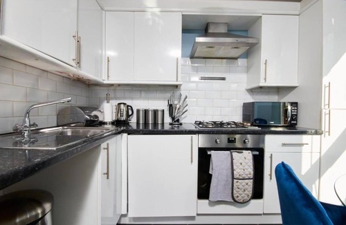 Saint Paul's Condo | The Exquisite Gem of Central Bristol - Sleeps 18