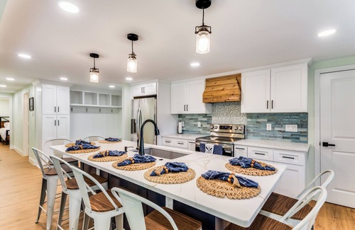 Granbury House | The Falling Pecan Lakehouse