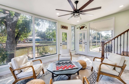 Granbury House | The Falling Pecan Lakehouse