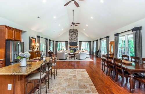 Calhoun House | The Falls at Whitetail Ranch - Intimate Retreat