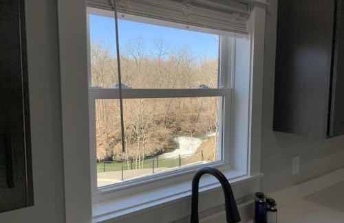 Burdett Apartment | The Fallsview at Burdett Falls