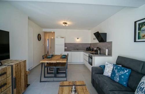 Chaparon Apartment | The Family Lake - Appartement 2 Chambre, Terrasse & Parking