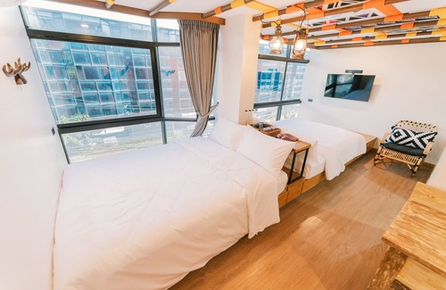 Old City Hotel | The Family Room: Deer